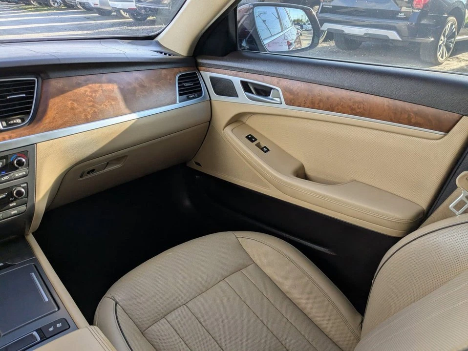 2015 Hyundai Genesis - Image 16 of 20