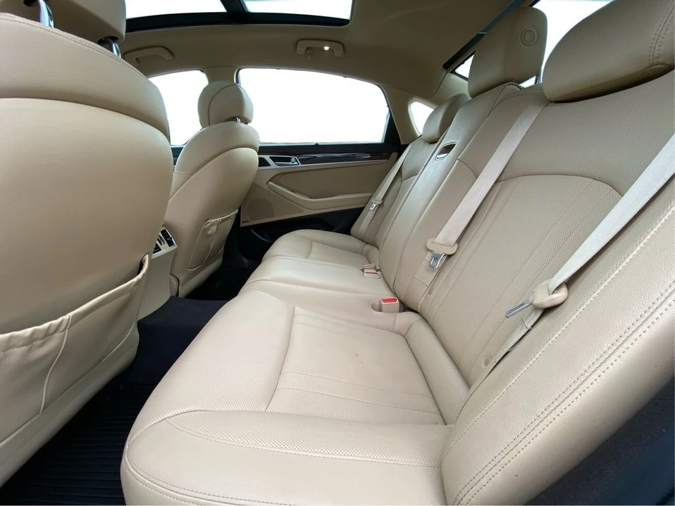 2015 Hyundai Genesis - Image 9 of 19
