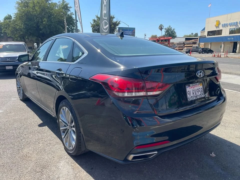 2015 Hyundai Genesis - Image 12 of 20