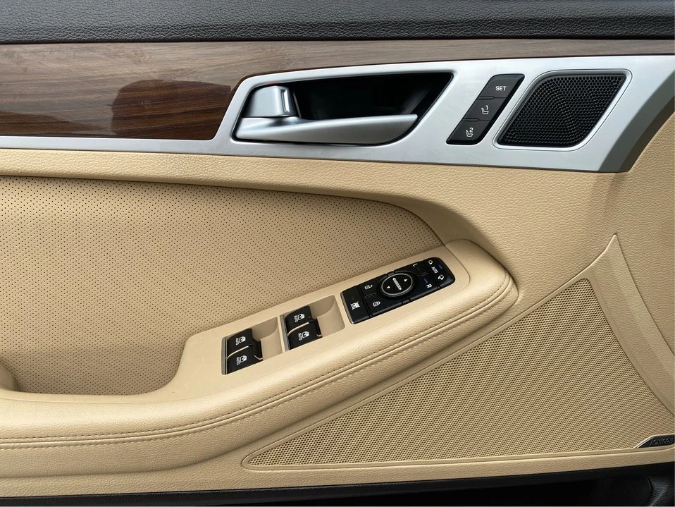2015 Hyundai Genesis - Image 18 of 19