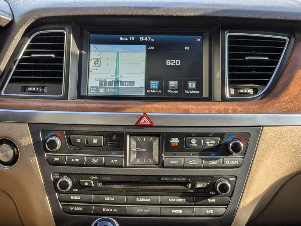 2015 Hyundai Genesis - Image 10 of 20