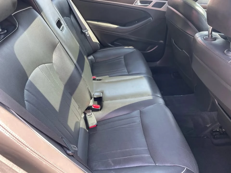 2015 Hyundai Genesis - Image 17 of 20