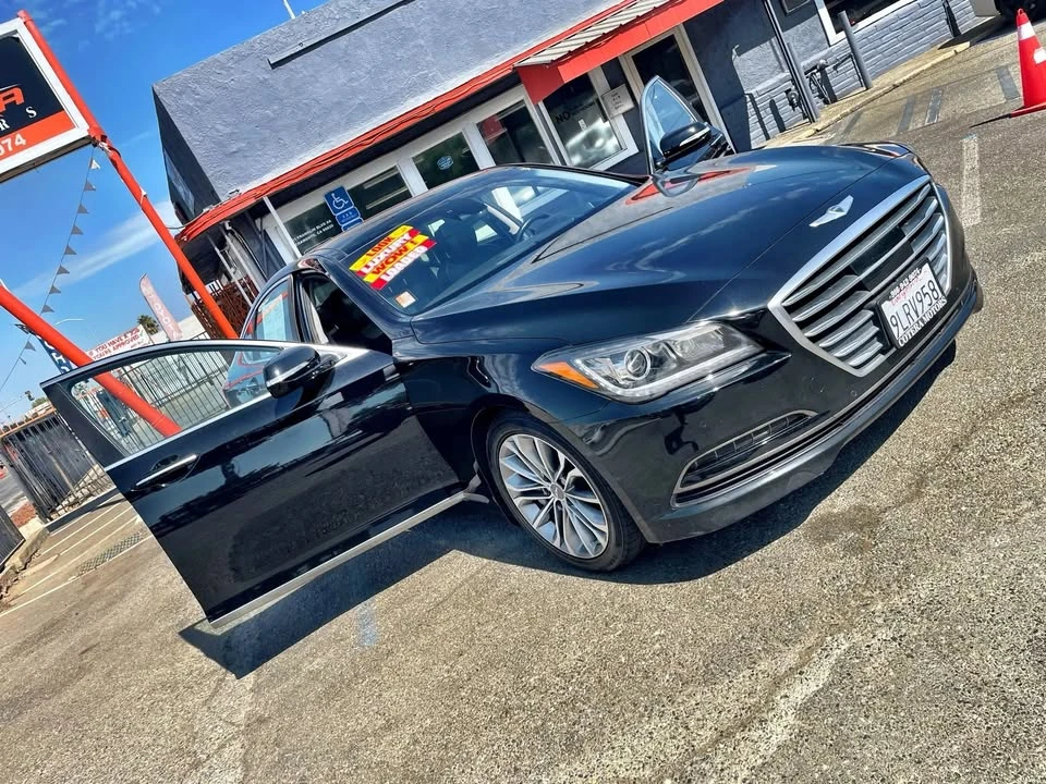 2015 Hyundai Genesis - Image 11 of 20