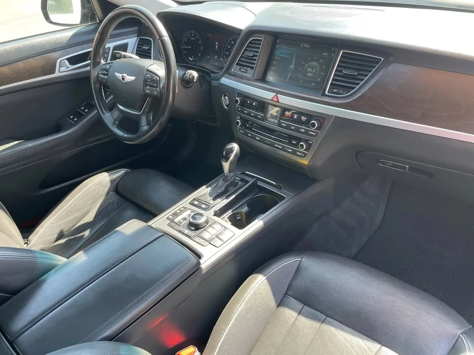 2015 Hyundai Genesis - Image 18 of 20