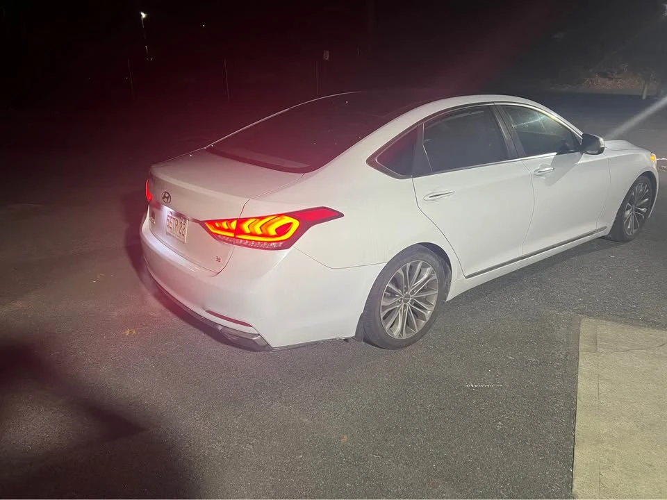 2015 Hyundai Genesis - Image 2 of 8