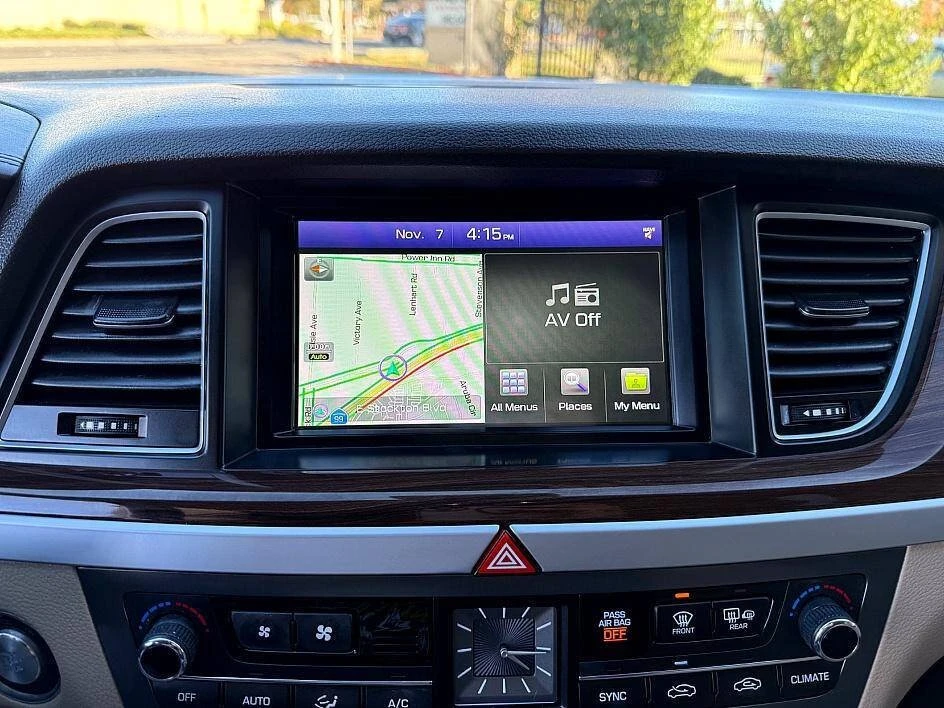 2015 Hyundai Genesis - Image 15 of 19