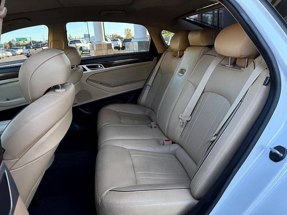 2015 Hyundai Genesis - Image 11 of 19