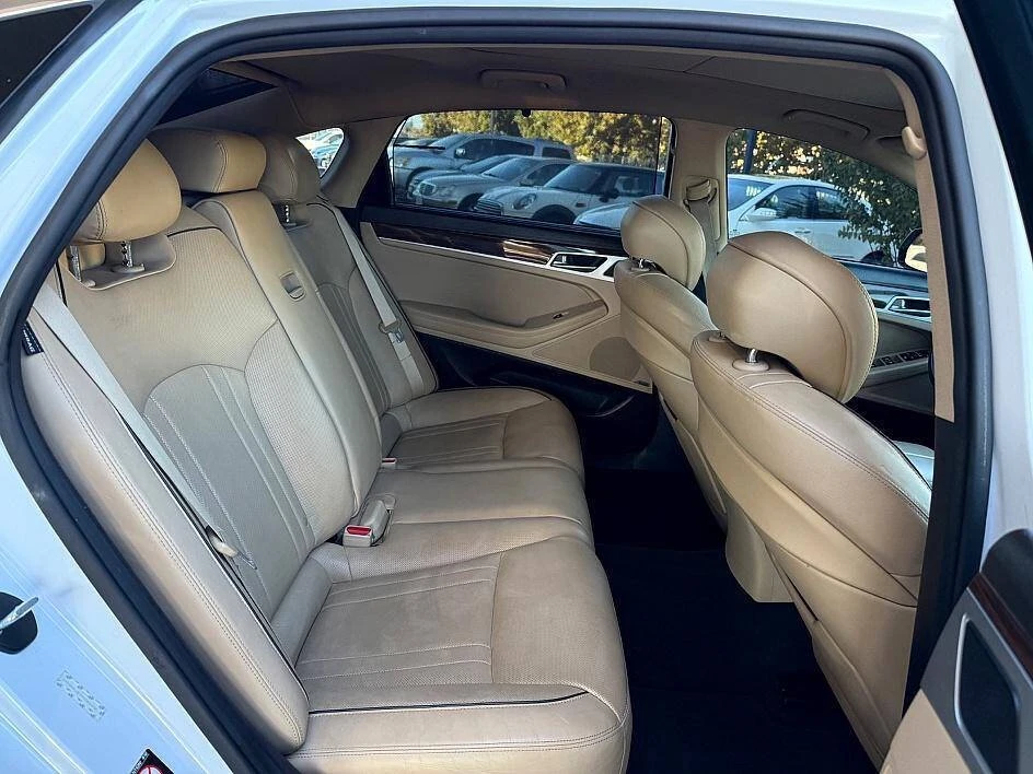 2015 Hyundai Genesis - Image 10 of 19