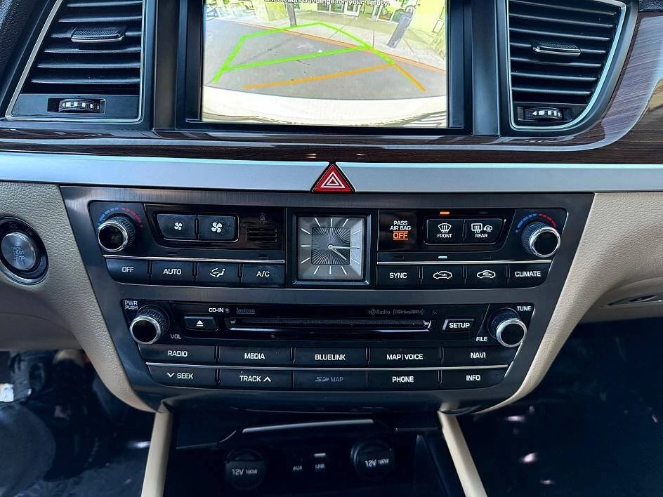 2015 Hyundai Genesis - Image 17 of 19