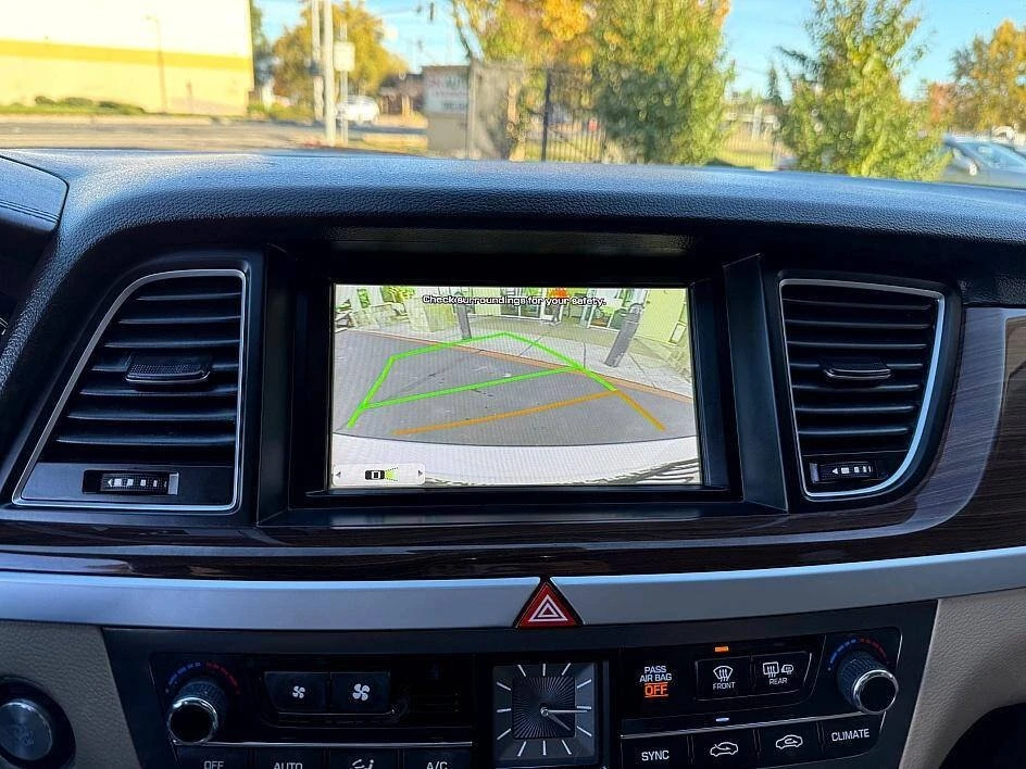 2015 Hyundai Genesis - Image 16 of 19