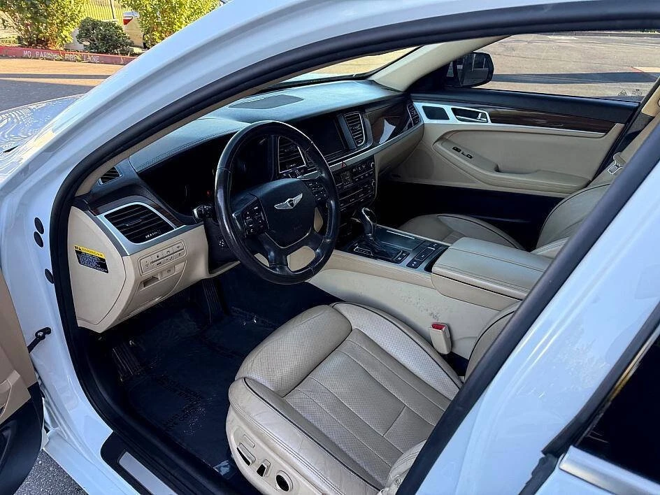 2015 Hyundai Genesis - Image 13 of 19