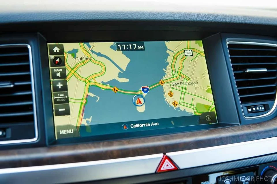 2015 Hyundai Genesis - Image 7 of 13