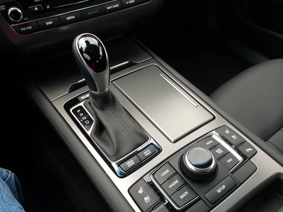 2015 Hyundai Genesis - Image 9 of 13