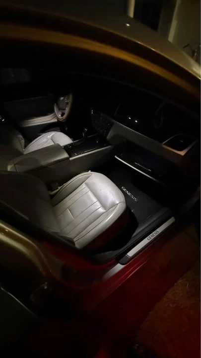 2015 Hyundai Genesis - Image 4 of 11