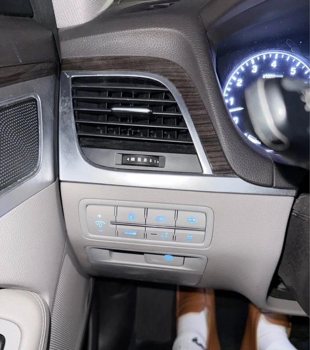 2015 Hyundai Genesis - Image 8 of 11