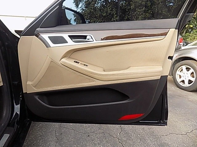 2015 Hyundai Genesis - Image 12 of 17