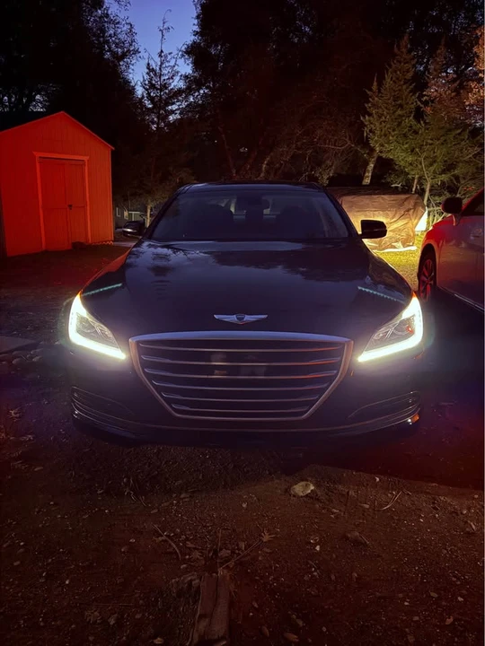 2015 Hyundai Genesis - Image 16 of 19