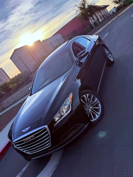 2015 Hyundai Genesis - Image 15 of 19