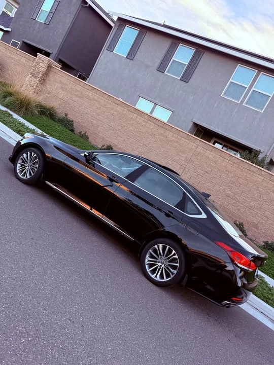 2015 Hyundai Genesis - Image 13 of 19