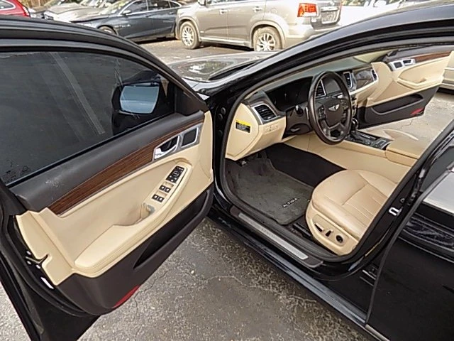 2015 Hyundai Genesis - Image 7 of 17