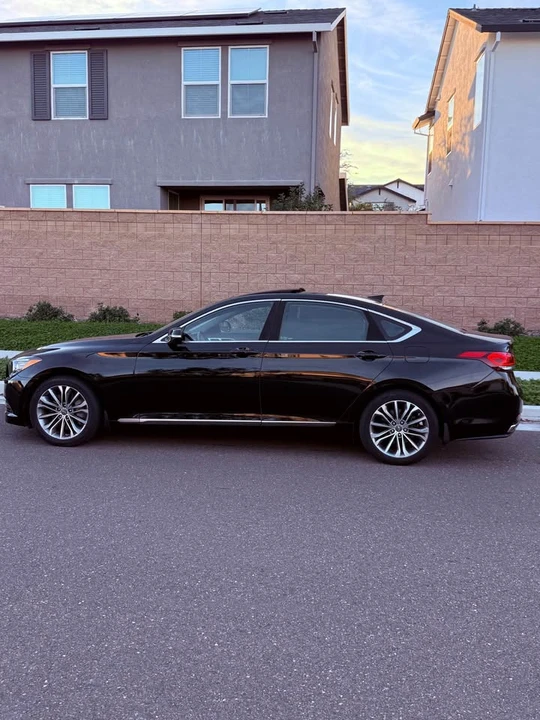 2015 Hyundai Genesis - Image 11 of 19