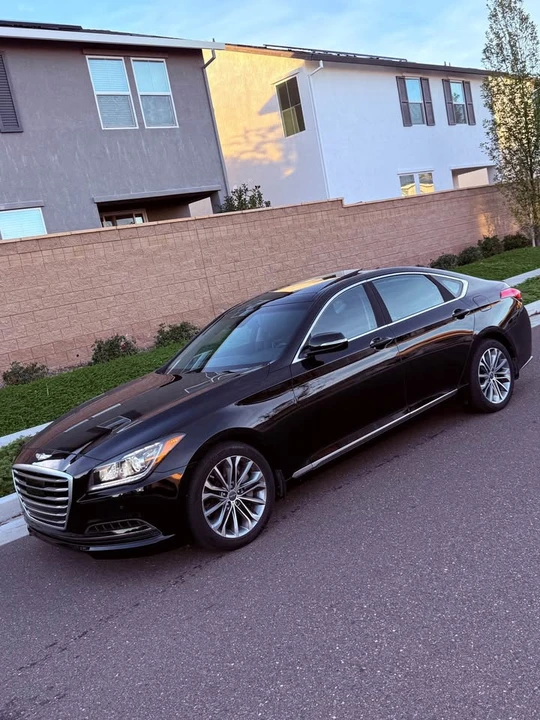 2015 Hyundai Genesis - Image 10 of 19