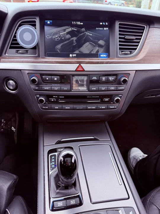 2015 Hyundai Genesis - Image 9 of 19