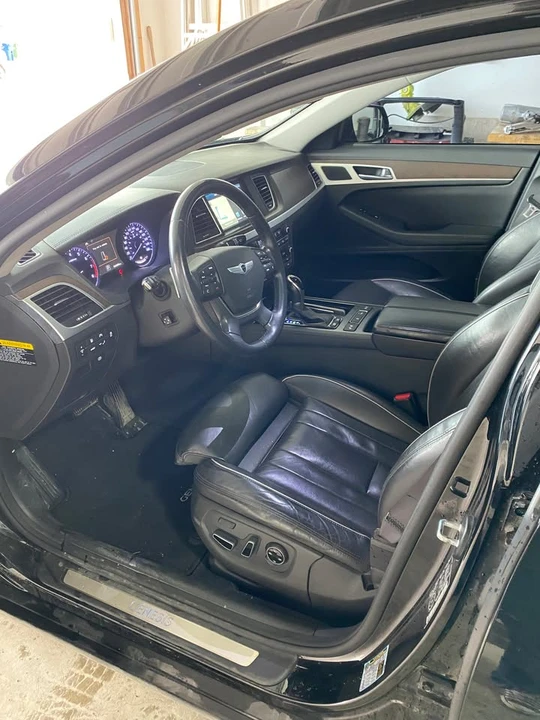 2015 Hyundai Genesis - Image 9 of 20