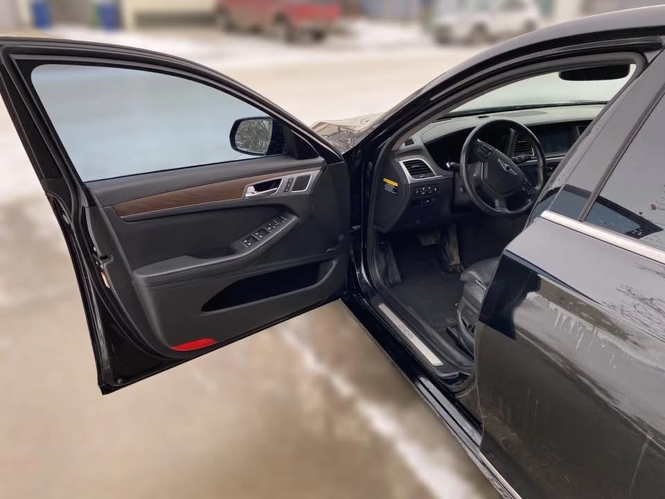 2015 Hyundai Genesis - Image 8 of 20