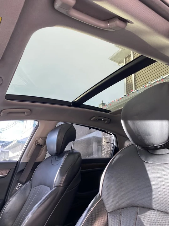2015 Hyundai Genesis - Image 16 of 20