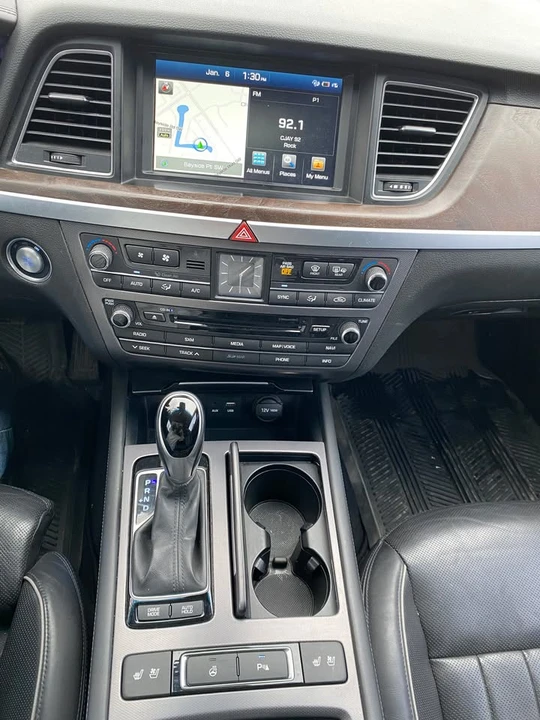 2015 Hyundai Genesis - Image 13 of 20