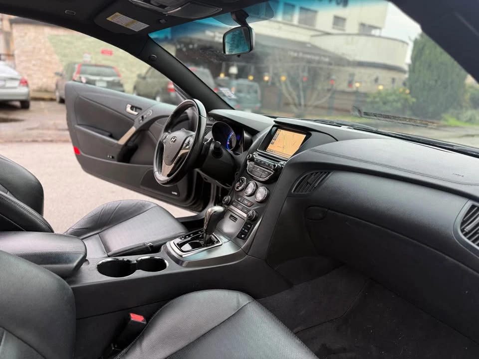 2015 Hyundai Genesis - Image 13 of 16