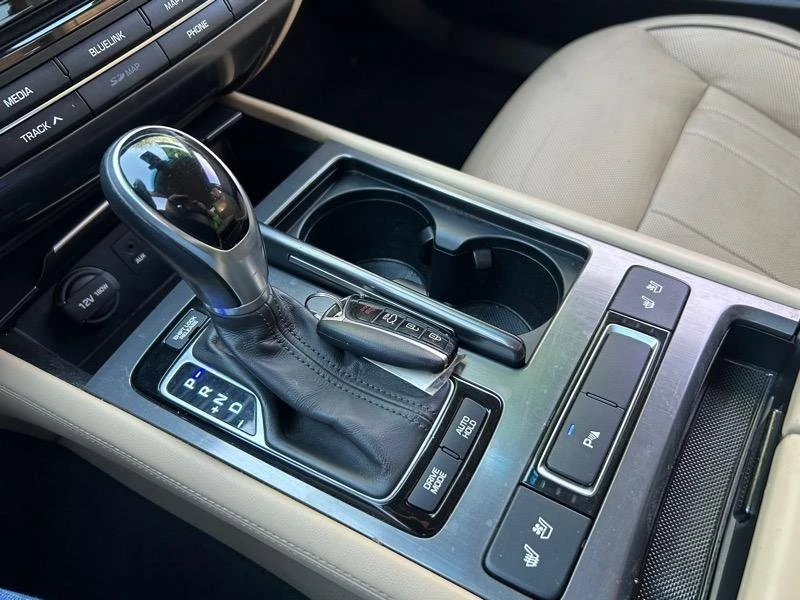2015 Hyundai Genesis - Image 15 of 20