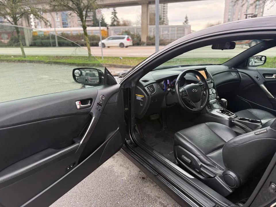 2015 Hyundai Genesis - Image 9 of 16