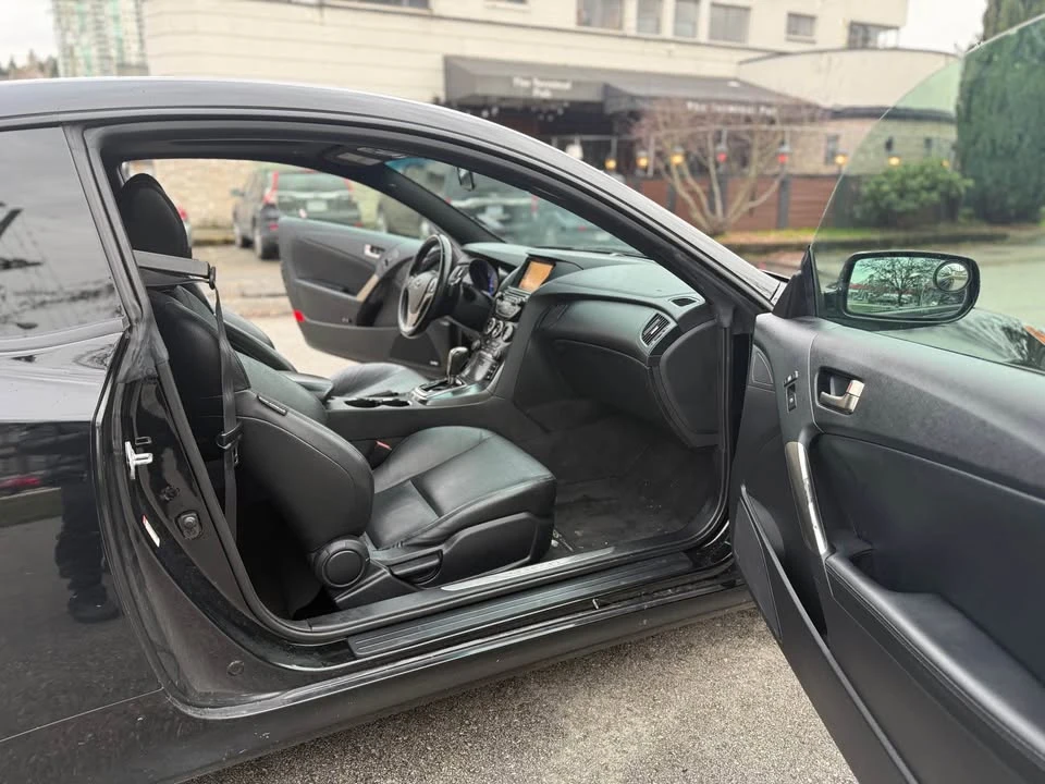 2015 Hyundai Genesis - Image 11 of 16