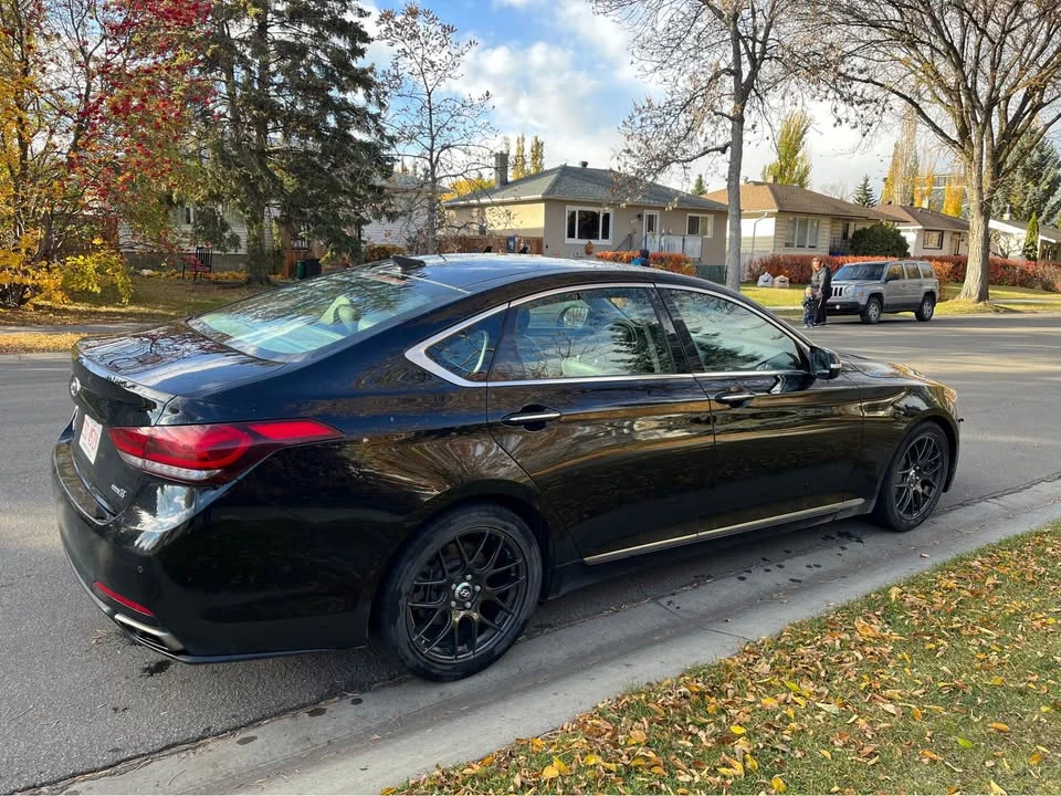 2015 Hyundai Genesis - Image 2 of 5