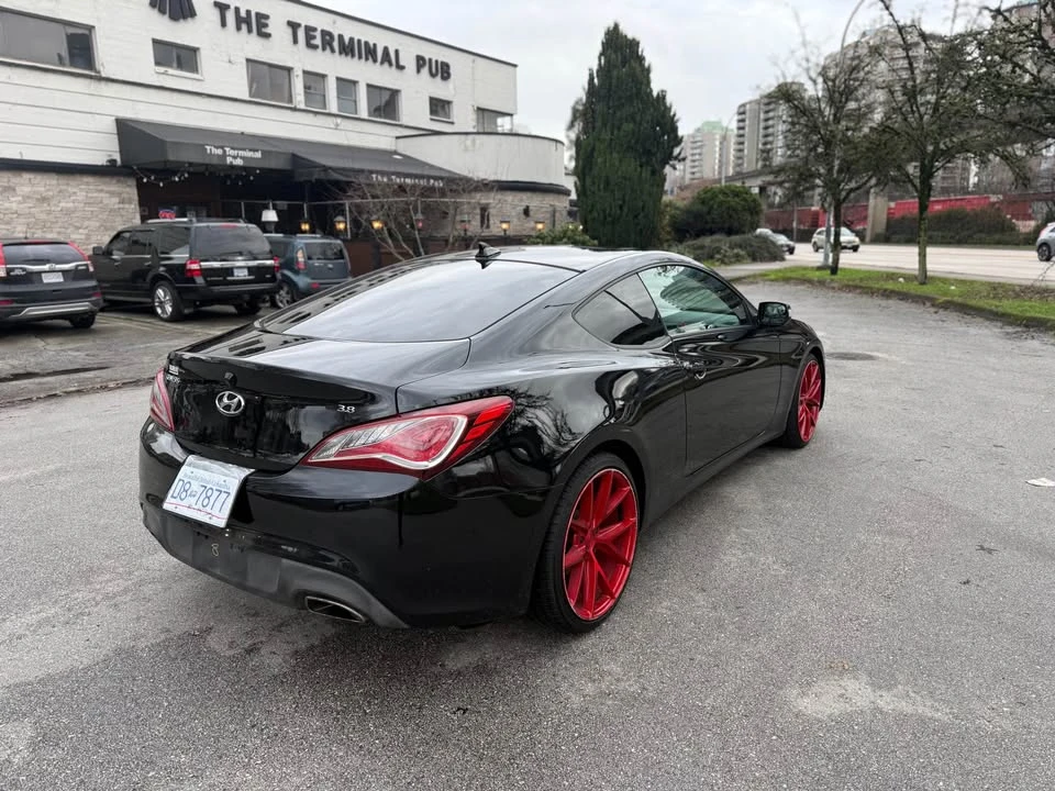 2015 Hyundai Genesis - Image 5 of 16