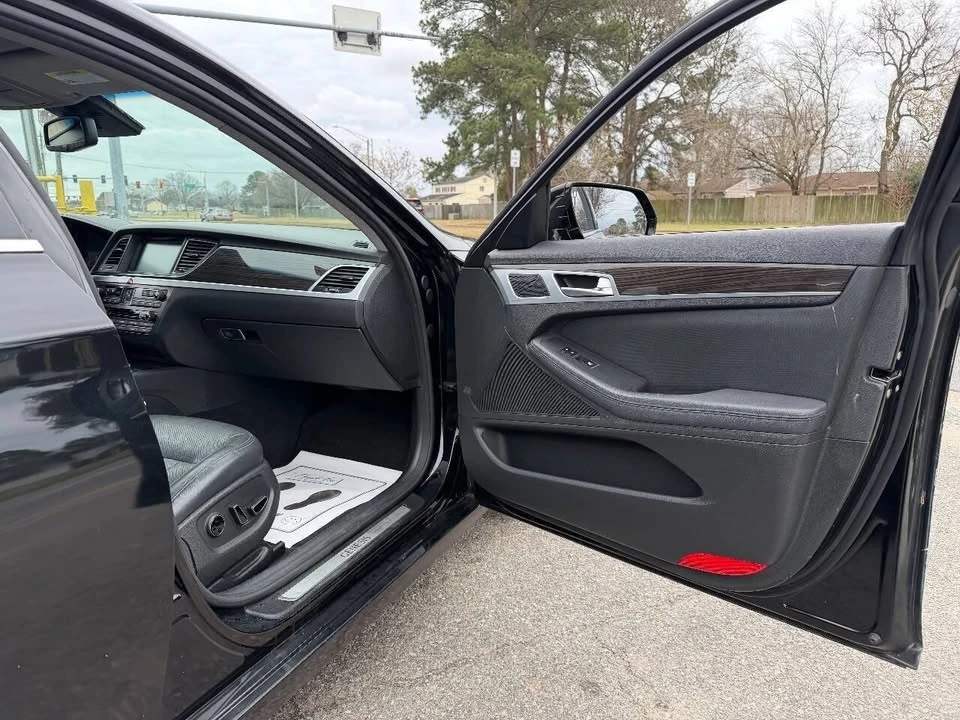 2015 Hyundai Genesis - Image 14 of 20