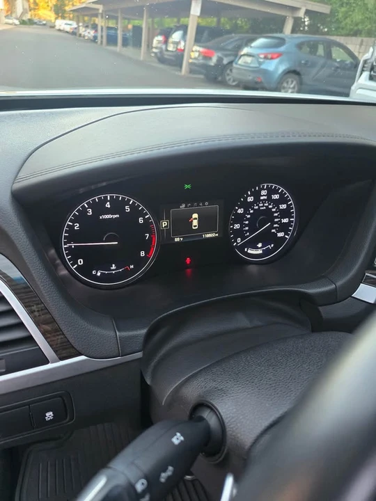 2015 Hyundai Genesis - Image 5 of 8