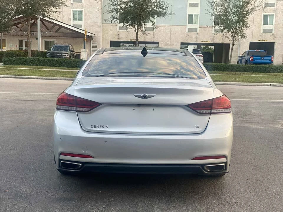 2015 Hyundai Genesis - Image 4 of 13