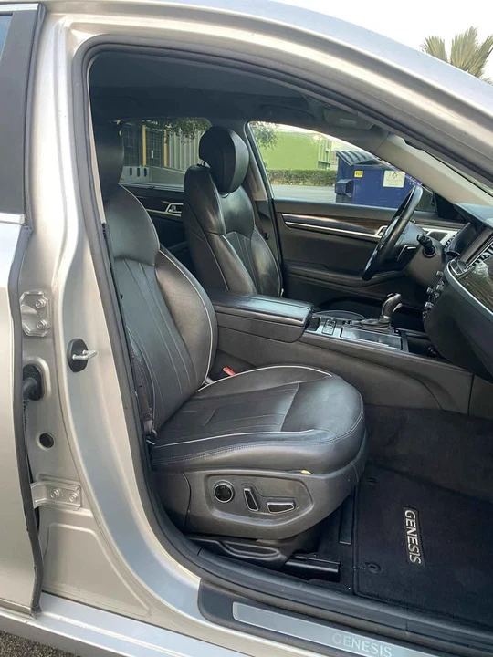 2015 Hyundai Genesis - Image 11 of 13