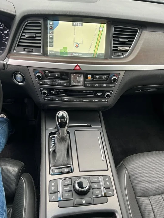 2015 Hyundai Genesis - Image 15 of 20