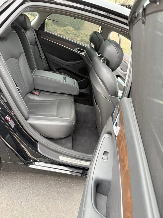 2015 Hyundai Genesis - Image 13 of 13