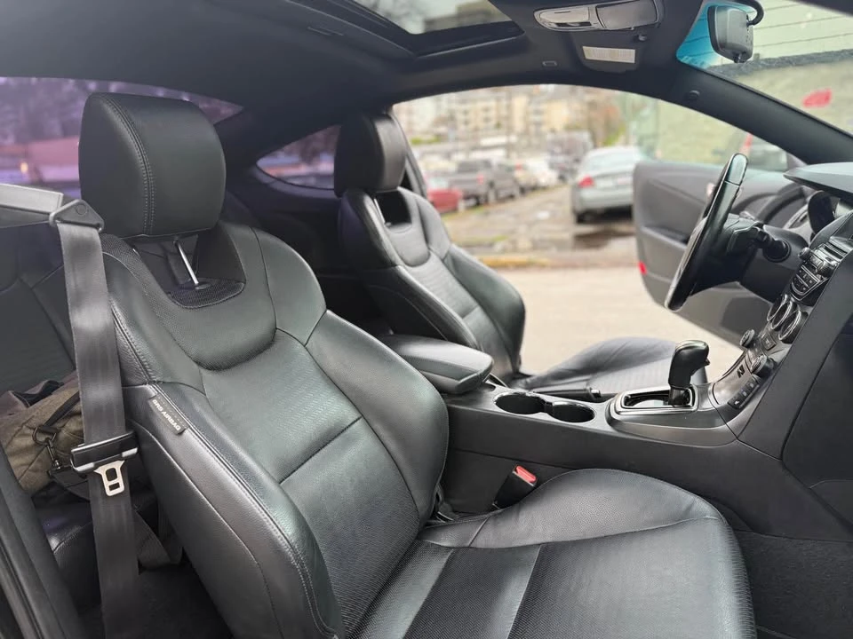 2015 Hyundai Genesis - Image 12 of 16