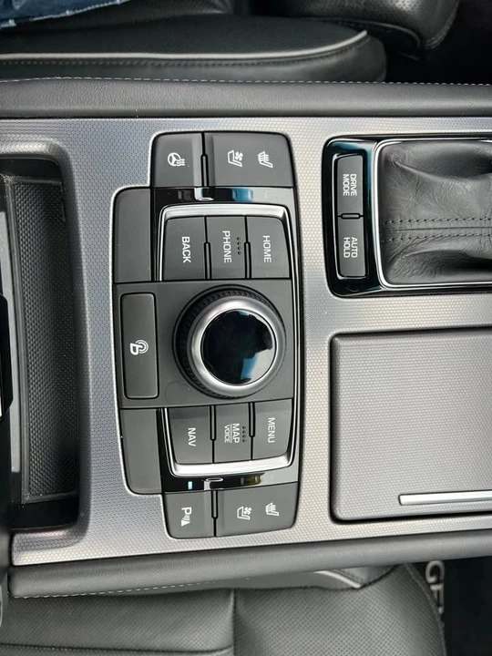 2015 Hyundai Genesis - Image 16 of 20