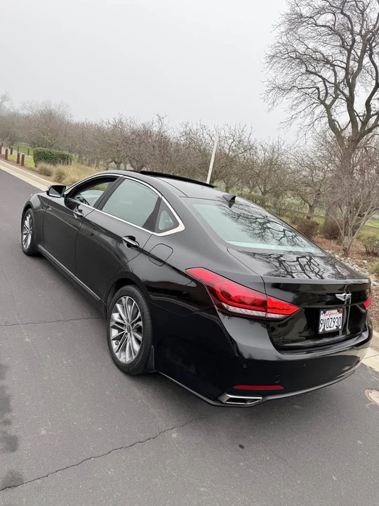 2015 Hyundai Genesis - Image 2 of 13