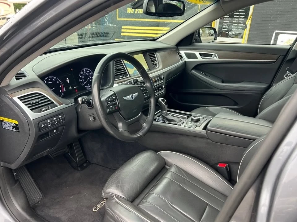 2015 Hyundai Genesis - Image 11 of 20