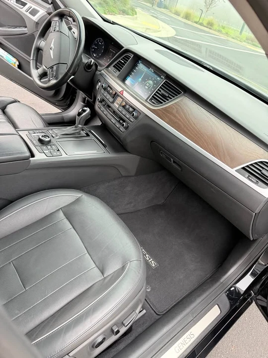 2015 Hyundai Genesis - Image 12 of 13