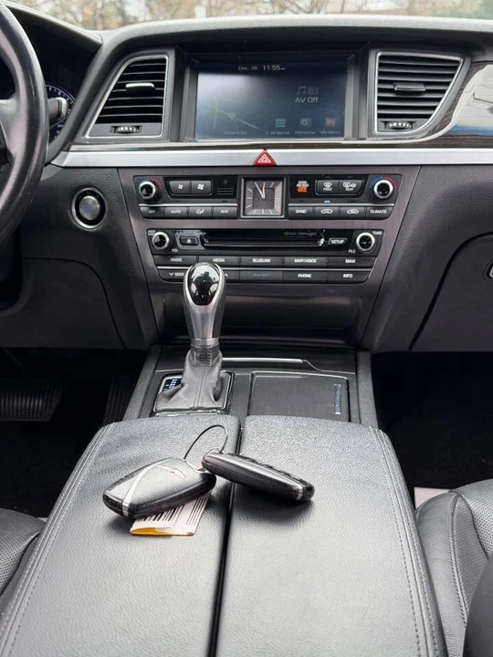 2015 Hyundai Genesis - Image 18 of 20