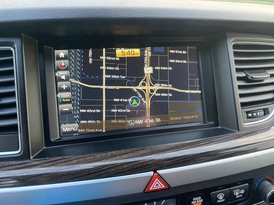2015 Hyundai Genesis - Image 10 of 13